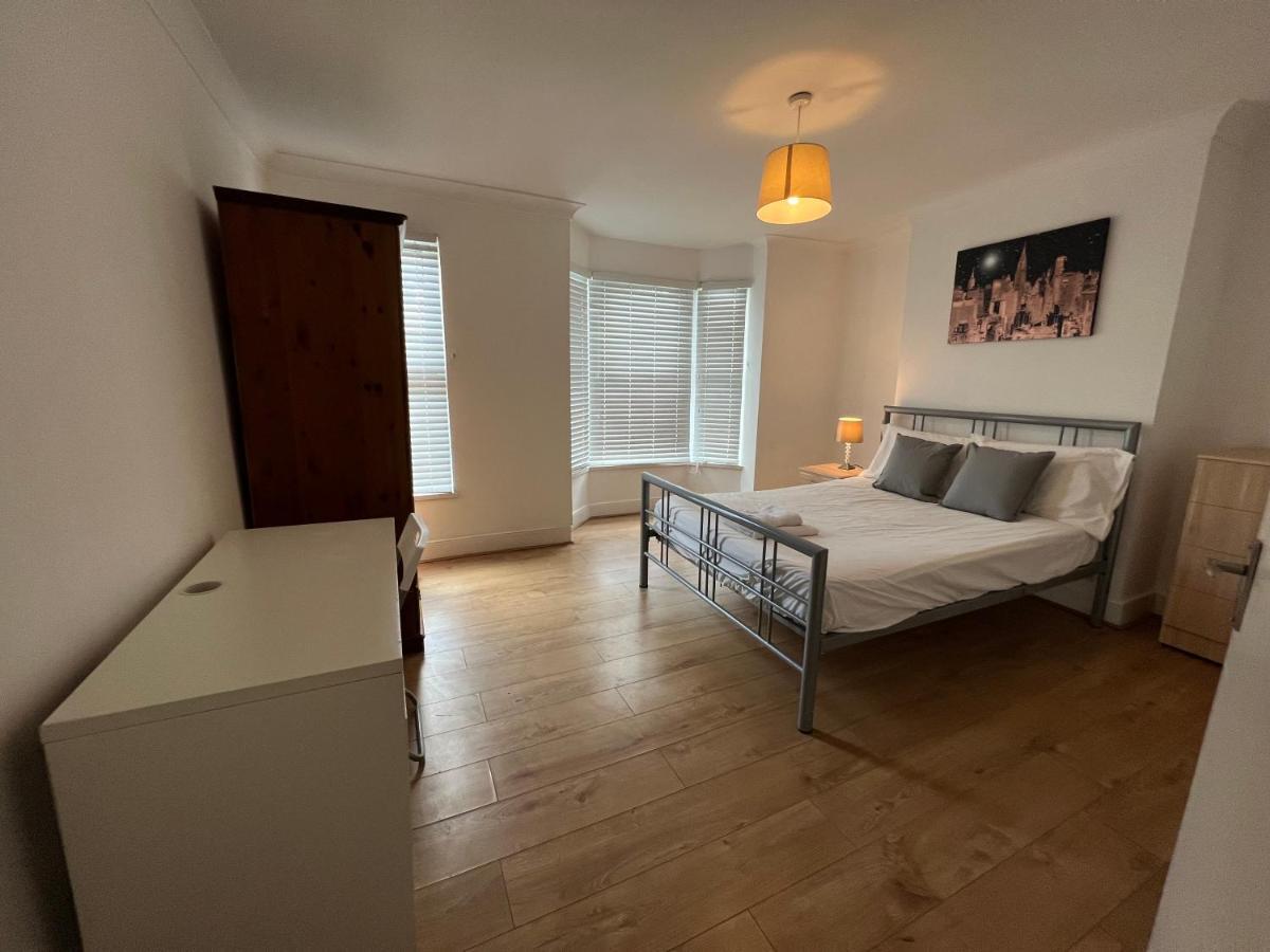 Central Stratford Cozy Double Room Лондон Экстерьер фото